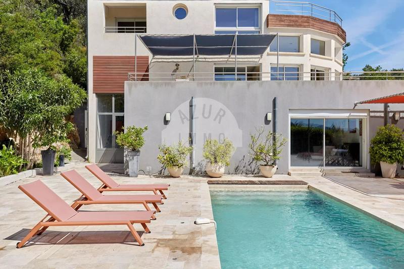 Maison - 350 m² - 6 pièces