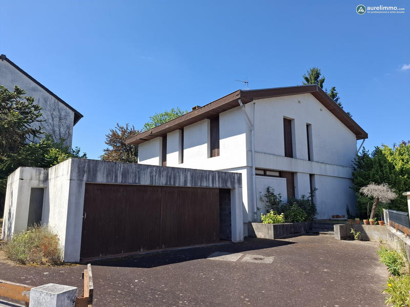 Maison - 200 m² - 7 pièces