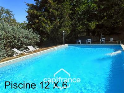 Villa - 280 m² - 9 pièces