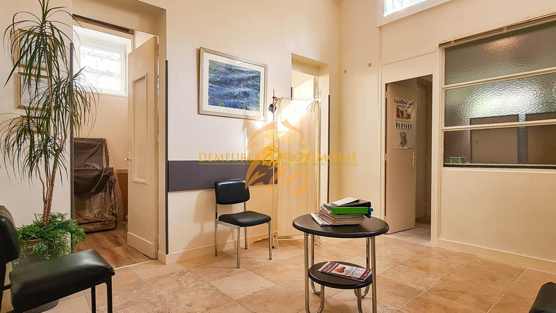 Maison - 217 m² - 11 pièces