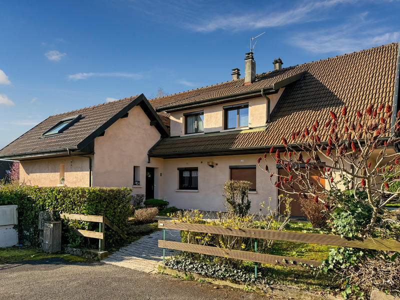 Maison - 243 m² - 9 pièces