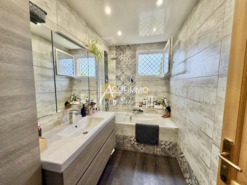 Maison - 82 m² - 4 pièces