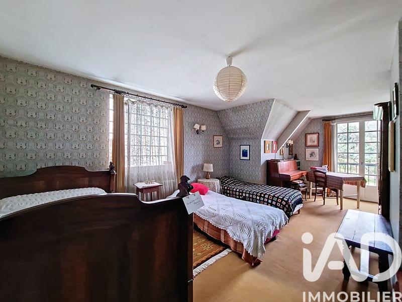 Maison - 213 m² - 8 pièces