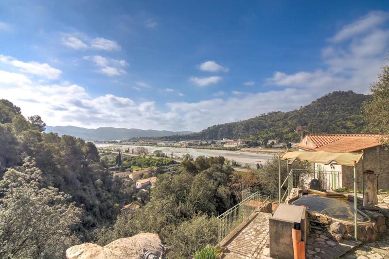 Maison - 165 m² - 7 pièces