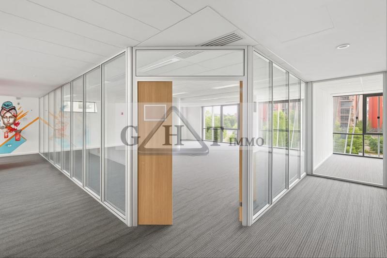 Bureau - 823 m²