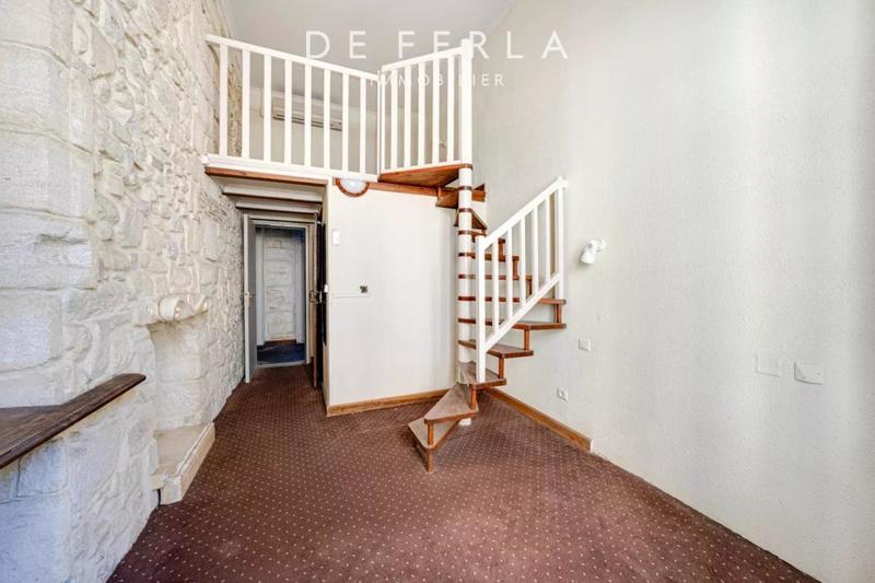 Appartement - 837 m² - 22 pièces