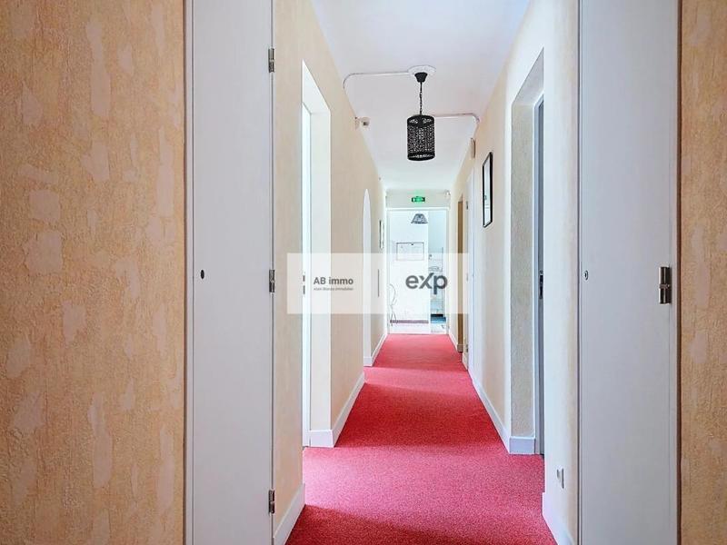 Propriété - 250 m² - 13 pièces