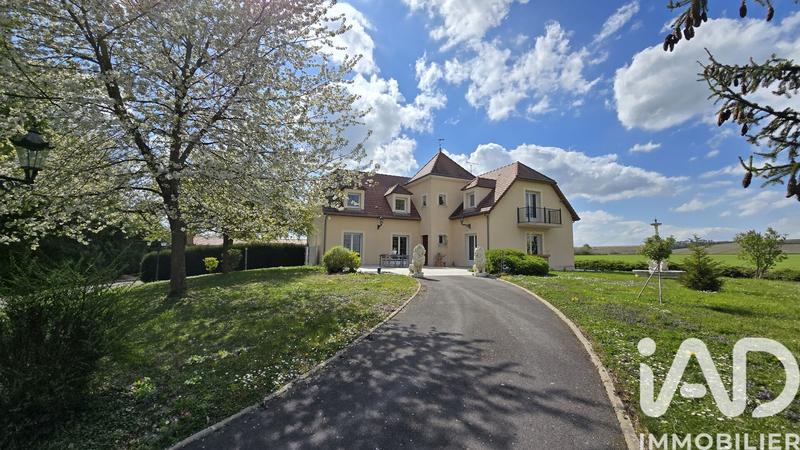Maison - 345 m² - 10 pièces