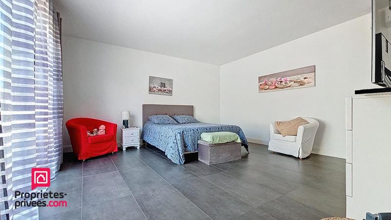 Maison - 290 m² - 9 pièces