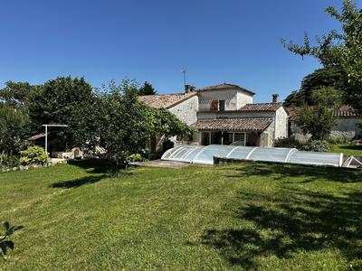 Maison traditionnelle - 137 m² - 6 pièces