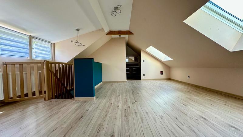 Maison - 200 m² - 7 pièces