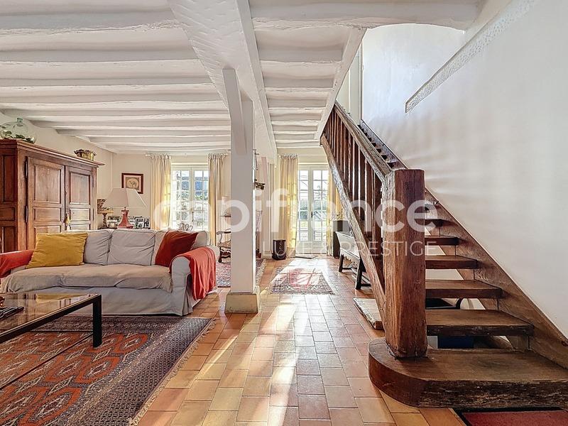 Maison - 275 m² - 9 pièces