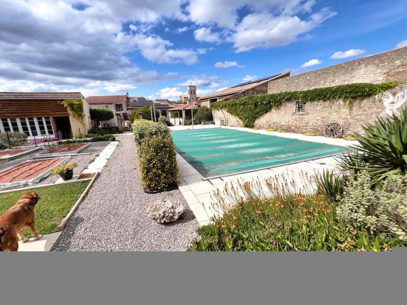 Maison - 303 m² - 6 pièces