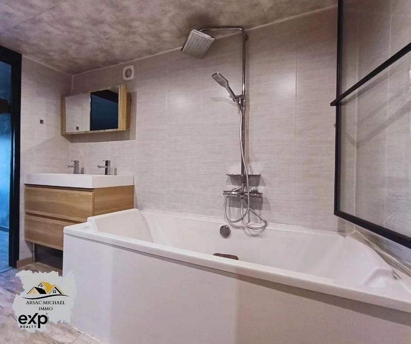 Maison - 171 m² - 7 pièces