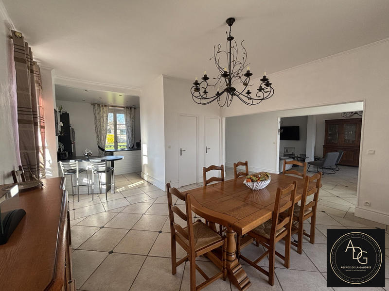 Maison - 221 m² - 9 pièces