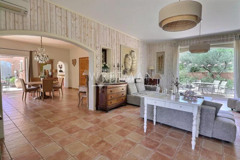 Villa - 230 m² - 9 pièces