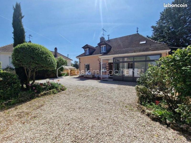 Demeure - 225 m² - 6 pièces