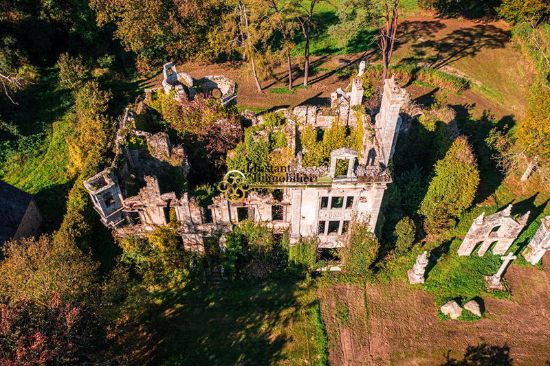 Demeure - 240 m² - 11 pièces