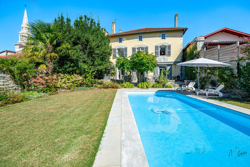 Maison - 296 m² - 7 pièces