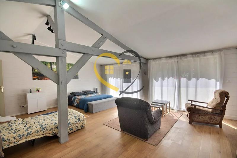 Maison - 246 m² - 9 pièces