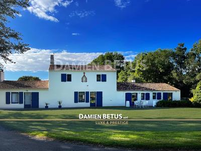 Maison - 186 m² - 11 pièces