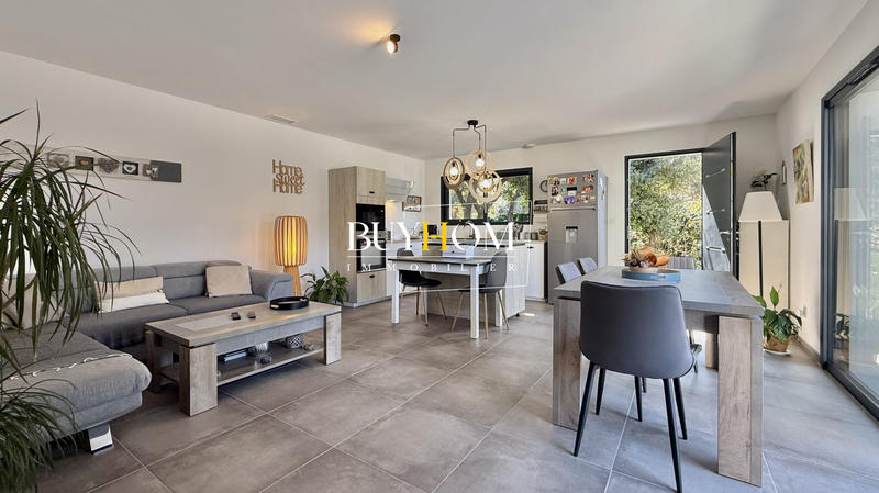 Maison traditionnelle - 215 m² - 8 pièces