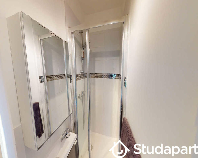 Chambre - 130 m² - 1 pièce