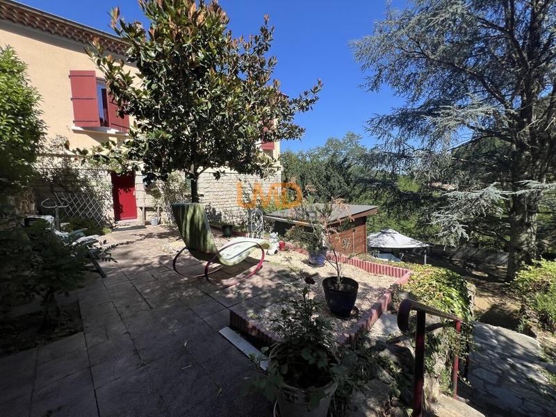 Propriété - 250 m² - 11 pièces