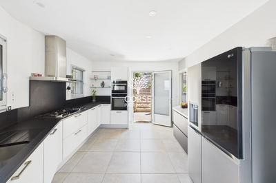 Villa - 220 m² - 8 pièces