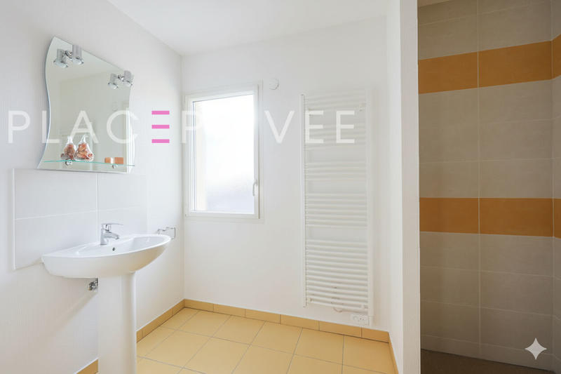 Maison - 225 m² - 7 pièces