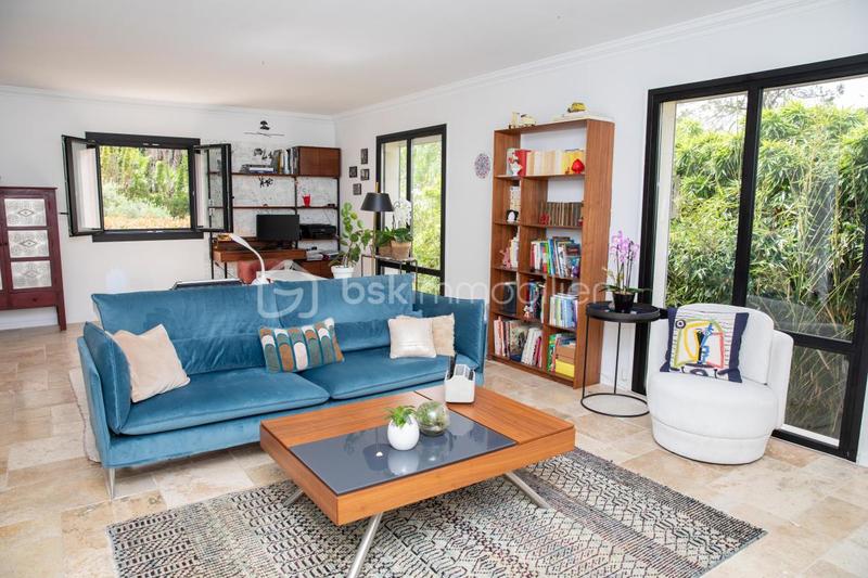 Demeure - 262 m² - 7 pièces