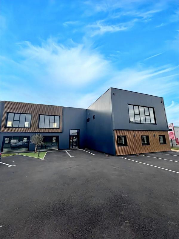 Bureau - 114 m² - 1 pièce