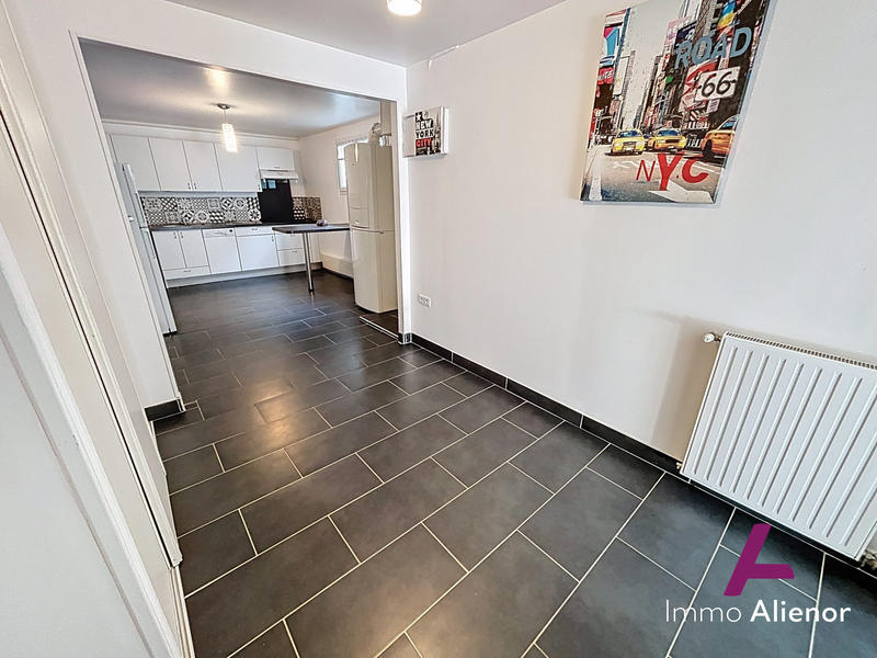 Maison - 212 m² - 7 pièces