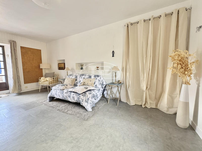 Maison ancienne - 267 m² - 8 pièces