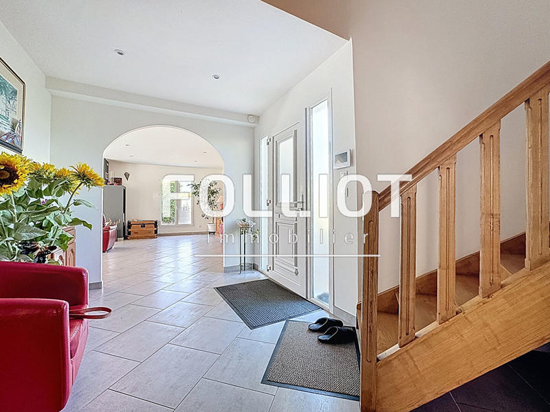 Maison - 225 m² - 8 pièces