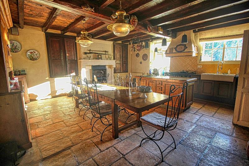 Maison - 515 m² - 11 pièces