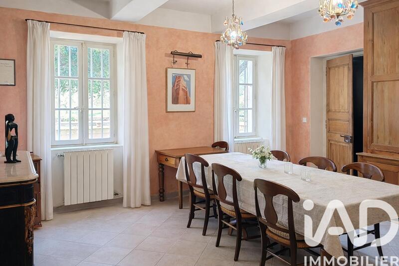 Maison - 232 m² - 7 pièces