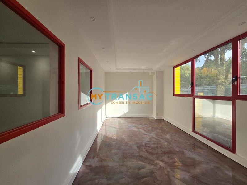 Local d'activité / Entrepôt - 392 m²