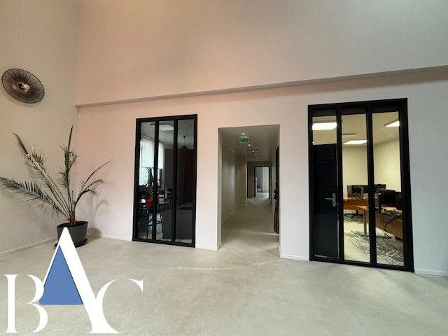 Bureau - 525 m²