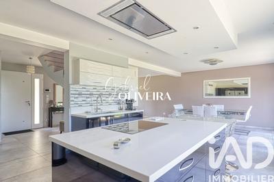 Maison - 210 m² - 7 pièces