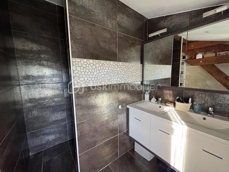 Demeure - 210 m² - 7 pièces