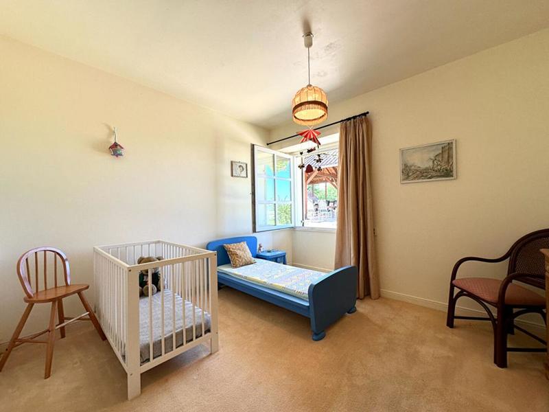 Maison - 230 m² - 9 pièces