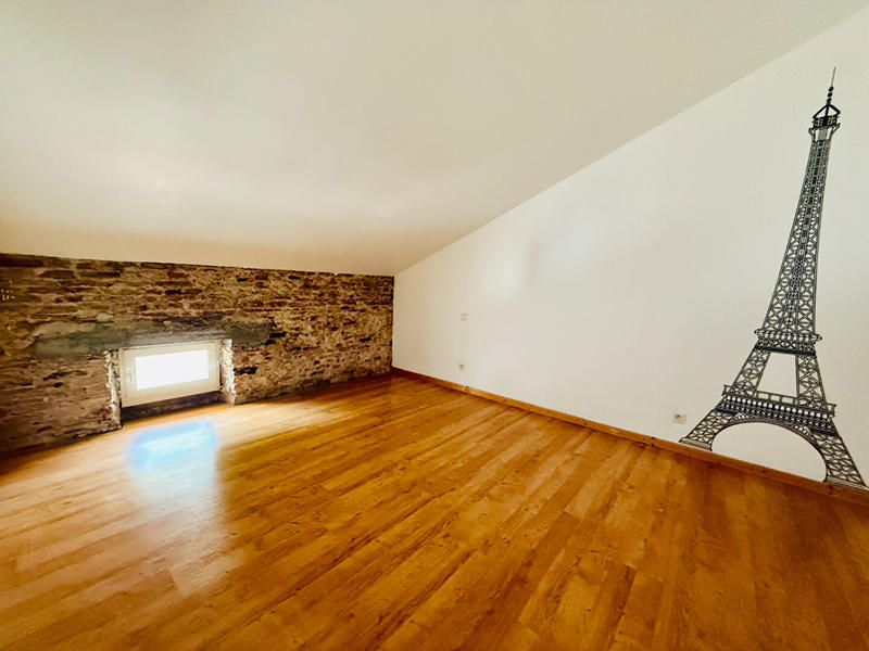 Maison - 228 m² - 9 pièces