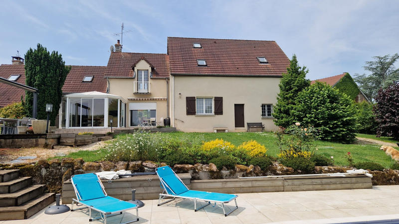 Maison - 250 m² - 8 pièces