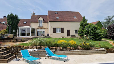 Maison - 250 m² - 8 pièces