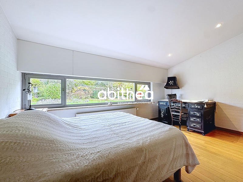 Maison - 368 m² - 9 pièces