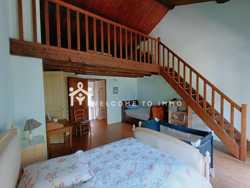 Propriété - 255 m² - 6 pièces