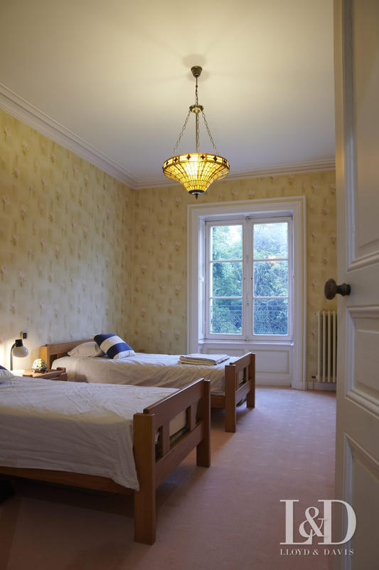 Maison - 460 m² - 10 pièces