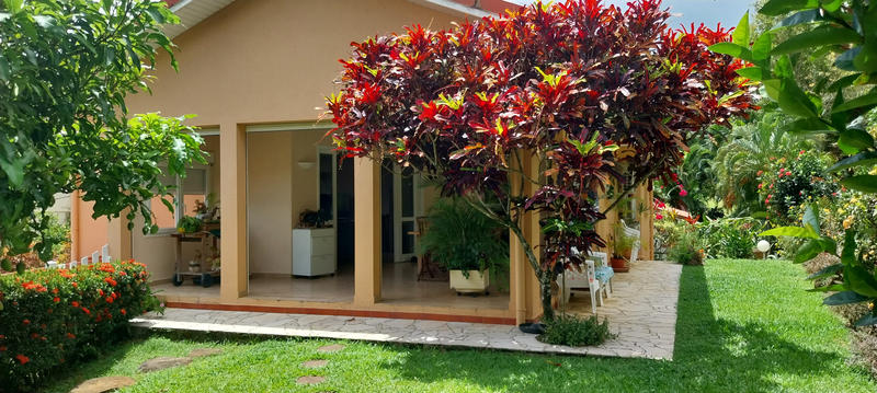 Maison - 239 m² - 9 pièces