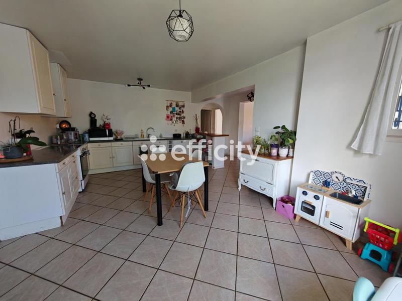 Maison - 233 m² - 7 pièces